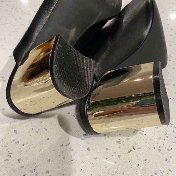 Steve Madden Infinitm Mule w/ gold heel - Picture 10 of 11